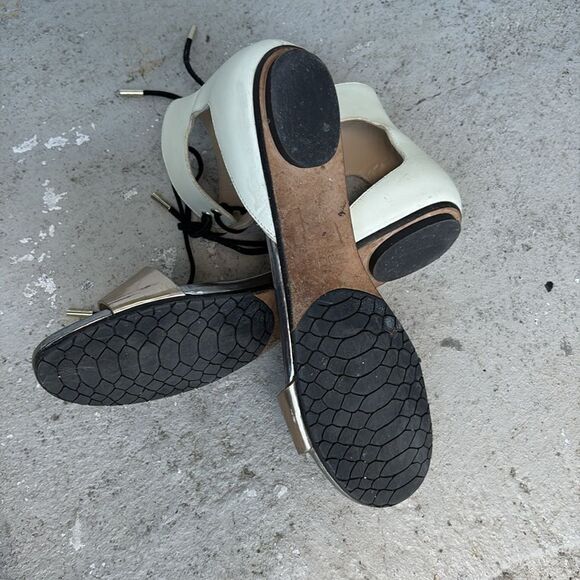 Jimmy Choo metallic and creamy white leather sandals - Picture 8 of 11